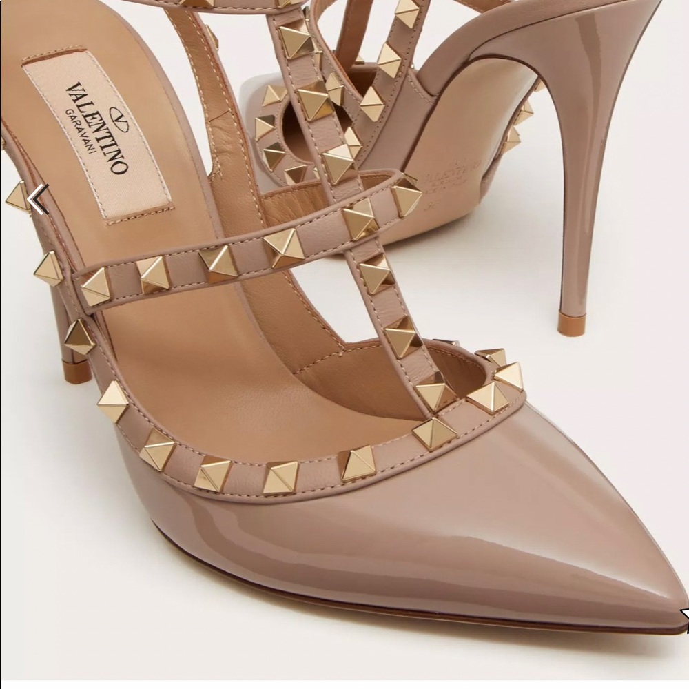 Valentino Garavani T Strap Heel Rock Stud Pumps Patent Leather size 39.5